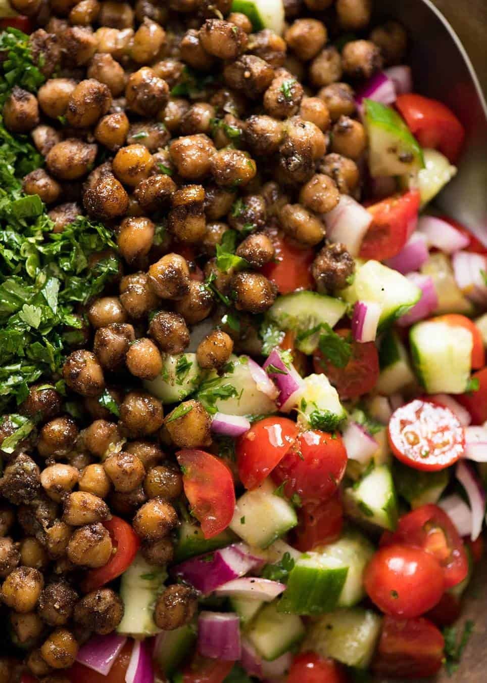 Fattoush with crispy chickpeas