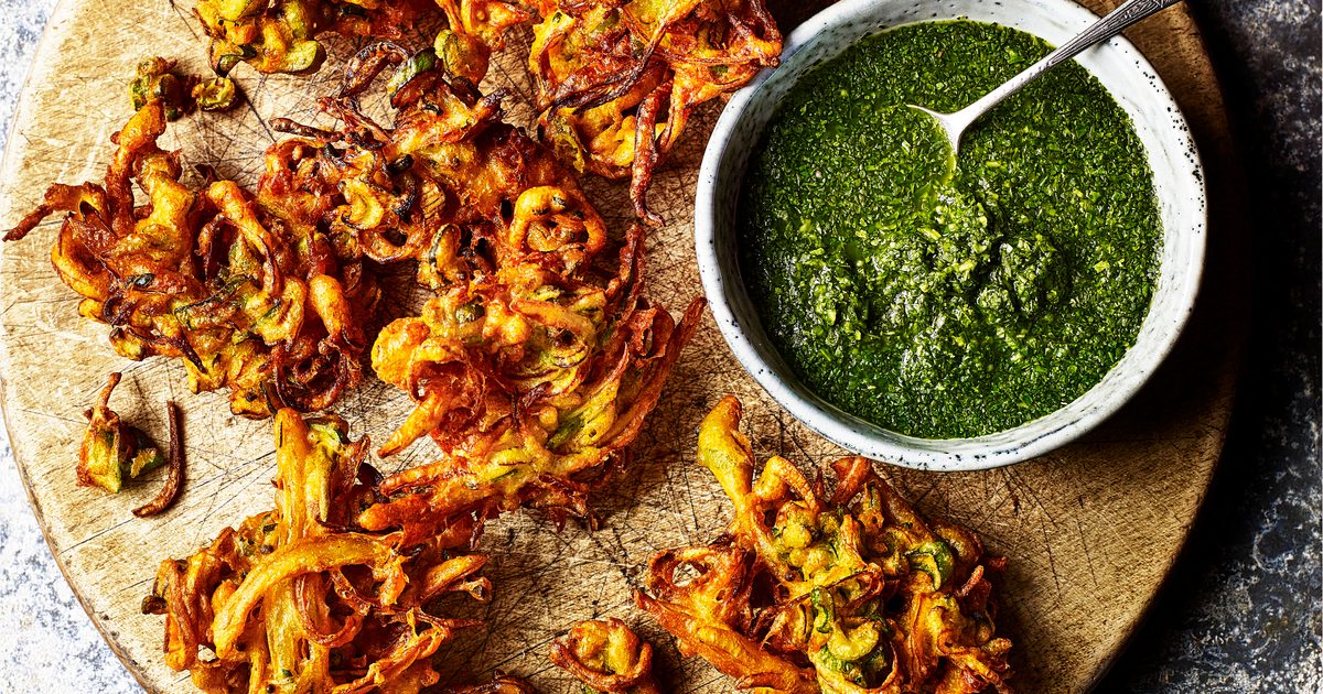Spring Onion Bhajis with chutney